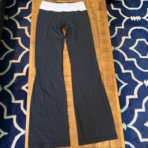 Lululemon yoga pants size 6 long